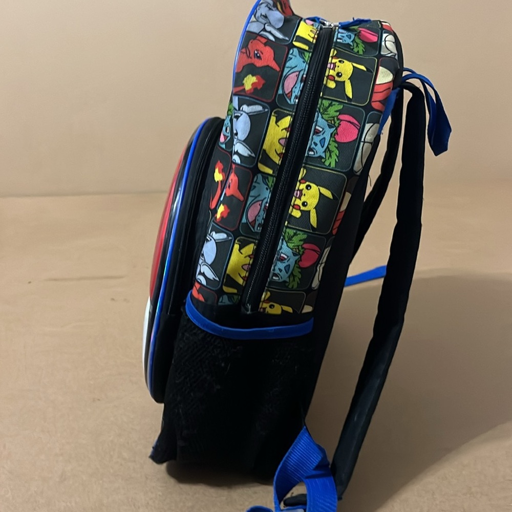 Pokéball Backpack ⬇️ - Picture 6 of 11